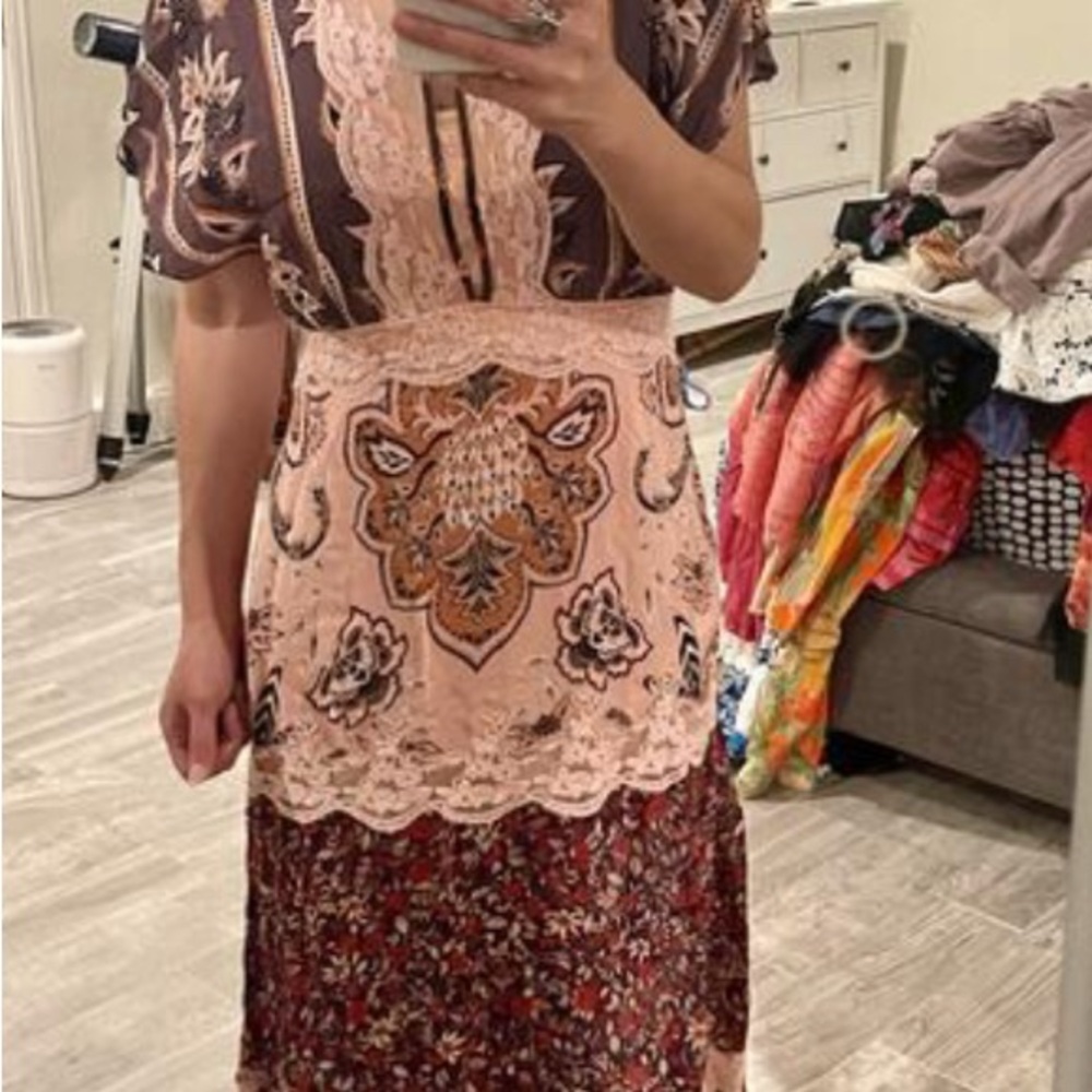 Farm Rio Glam Tapestry Laces Short-Sleeve Maxi Dress - Picture 9 of 16